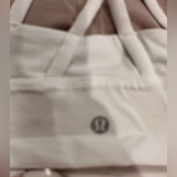 🌸Lululemon Sports Bra Size 6 White Like New🌸 - Picture 4 of 6